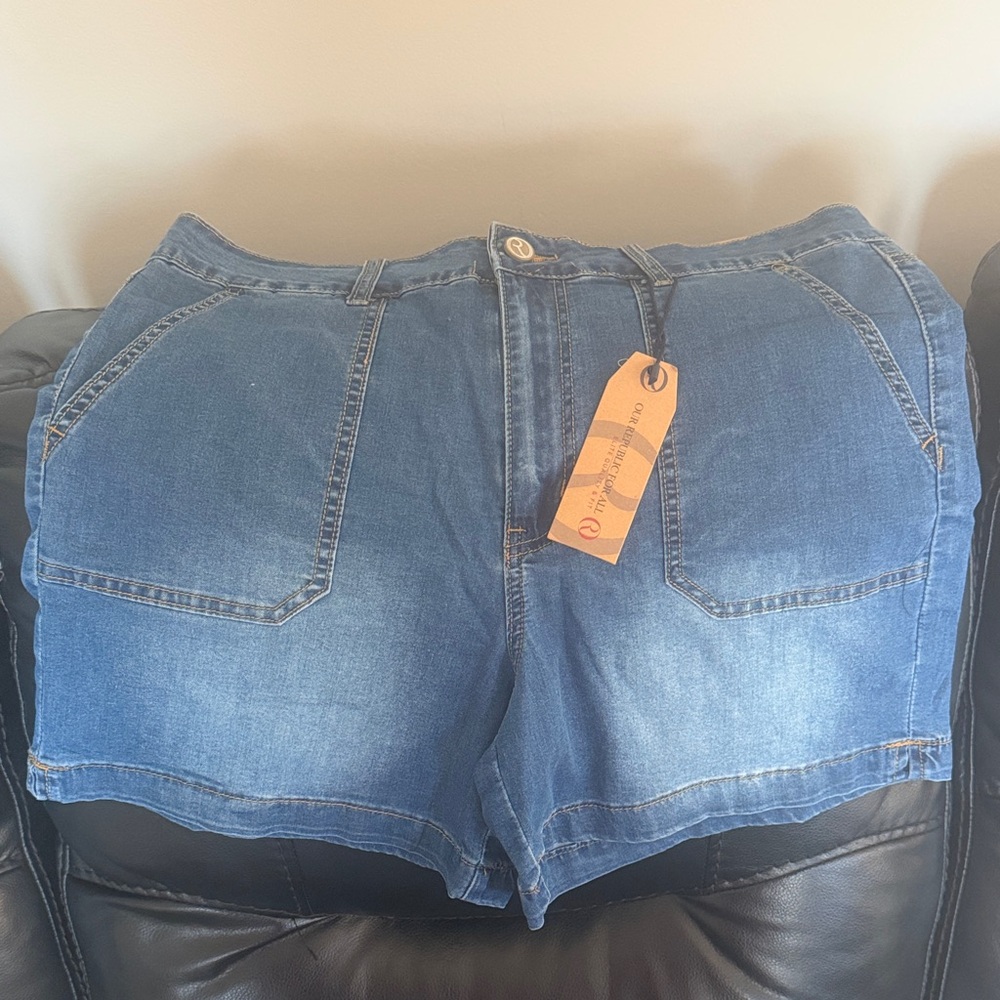 Cato Classic Blue Jean Shorts - Picture 2 of 4